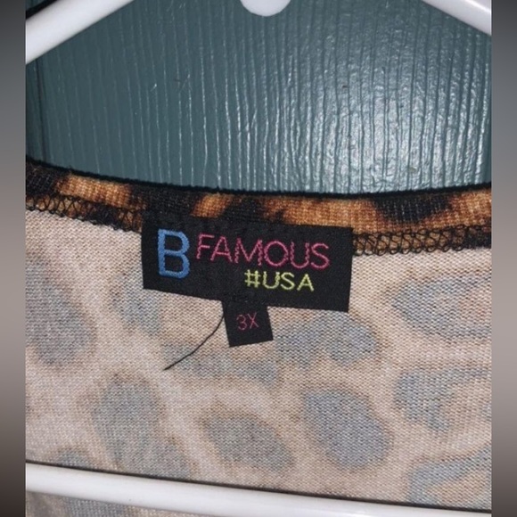 Animal print wrap shirt. 🦔 - Picture 2 of 2